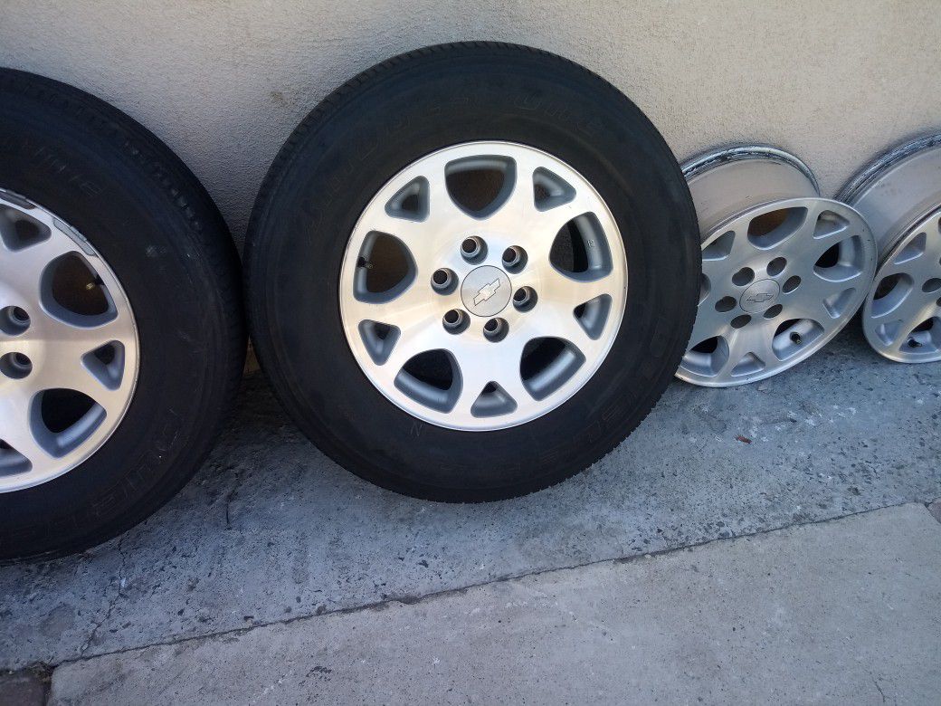 Tahoe rims 6 lug rims in great conditions no scratches