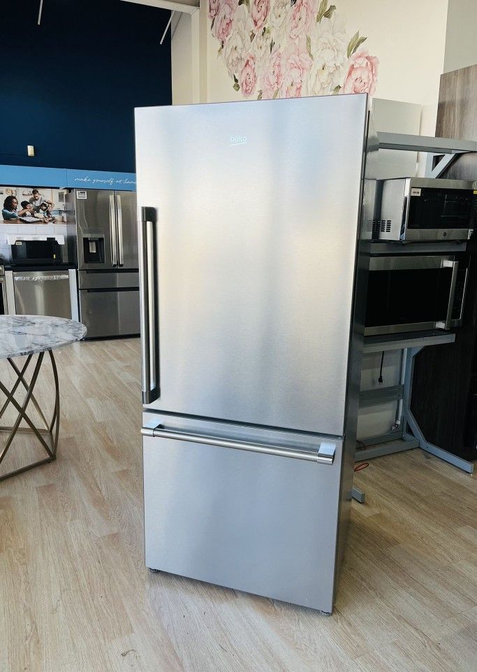 BEKO 30 Bottom Freezer Refrigerator with HarvestFresh MOD:BFBDSS JI42