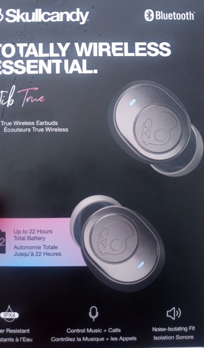 Skullcandy wireless headphones with charging case