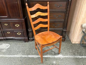 TOM SEELY FURNITURE Solid Wood Scalloped Ladder Back Dining Chair