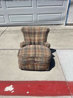 VINTAGE PLAID MINIATURE SMALL CHILDREN’S UPHOLSTERED SKIRTED SITTING INDOOR ARMCHAIR