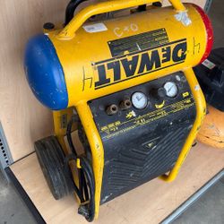 Dewalt 4.5 Gal Compressor