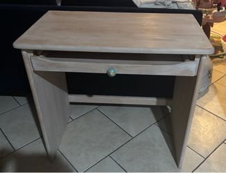 Desk / Escritorio