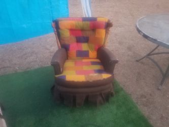 AWESOME OLD SCHOOL CHAIR!!