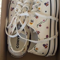 Brand new Unisex converse