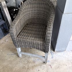 Outdoor chairs 4, table, treadmill