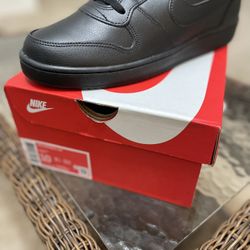 NIKE EBERNON LOW