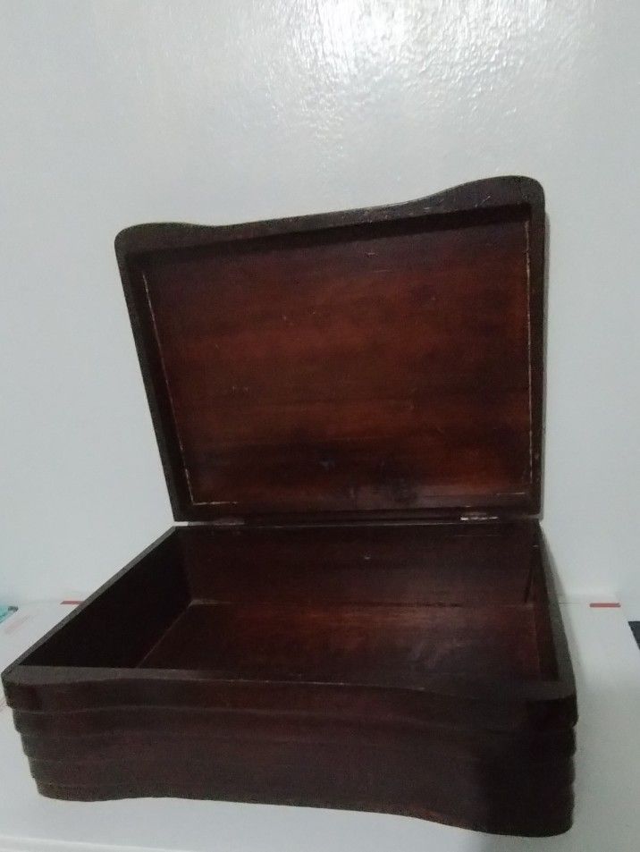 ANTIQUE WOODEN BOX 12"×9"×4.5"