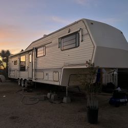 1991 Fifth Wheel 2 Slides