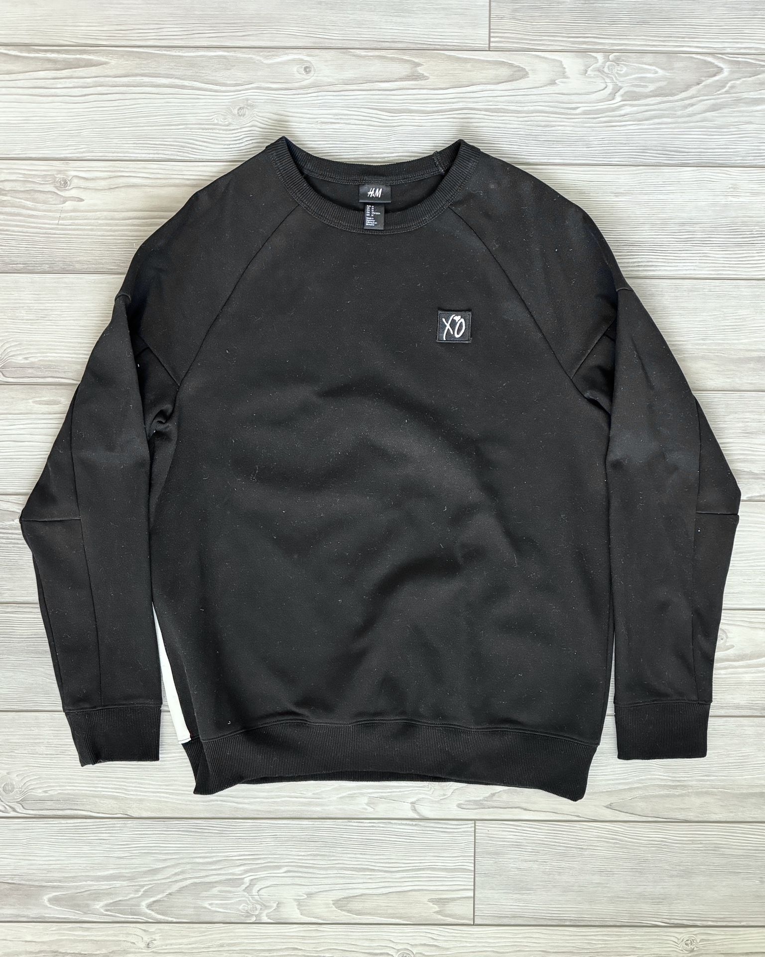 MEDIUM BLACK XO CREWNECK SWEATSHIRT