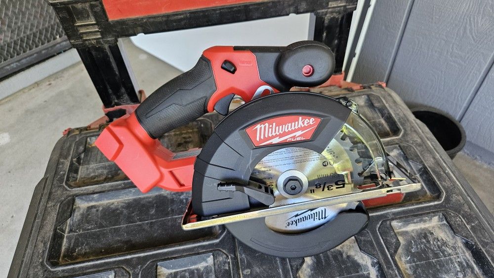 Milwaukee Circular Saw