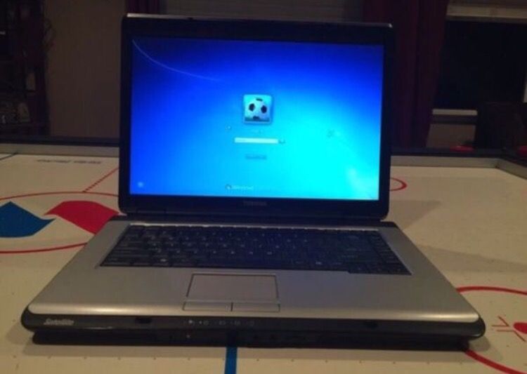 Toshiba Satellite Laptop with HD Screen 2