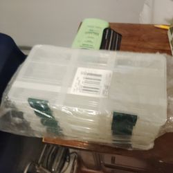 Cabela's clear tackle box 40 for 4