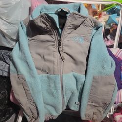 Kids Size 7 North Face Sweat Shirt Light Blue
