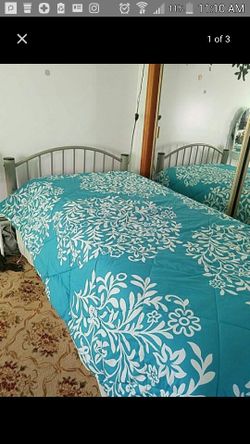 Twin bed in great condition without mattress