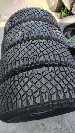 Tengo cuatro llantas todo terreno Goodyear Territory MT LT 315 70 17