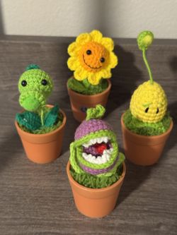 Crocheted Plants vs. Zombies Set