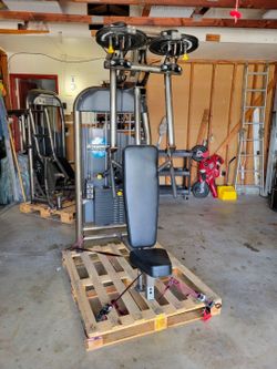 Magnum Fitness Pec Fly / Rear Delt Commercial Gym Equipment Exercise Workout Machine