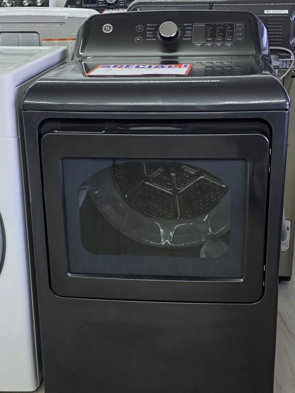 *Brand New Open Box*
GE Dryer For Sale
(Works Great)
Comes w/Warranty
Delivery Available