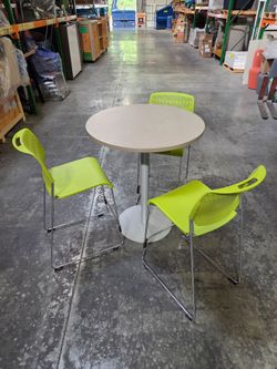 Bar-Height Cafe Bistro Table With Ergonomic Plastic Bar Stools
