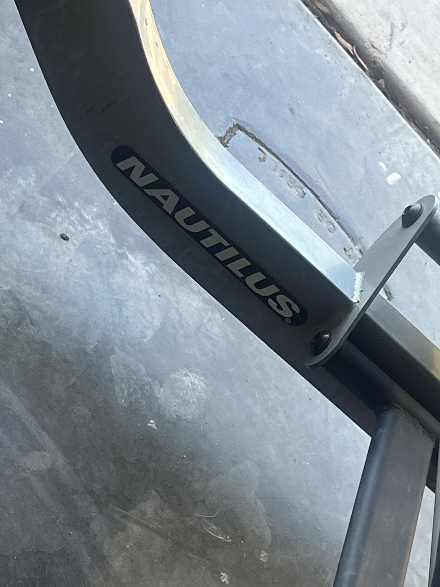 Nautilus bench press bar weight