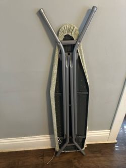4-leg steel ironing board with iron rest and heat-resistant cover,