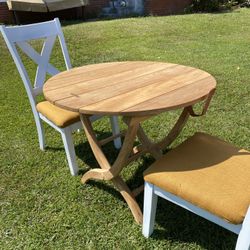 round table with  2  Chairs 