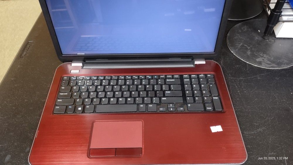 Dell 17 Inch Laptop In Excellent Condition