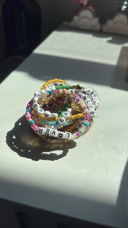 Taylor swift eras tour friendship bracelets(15