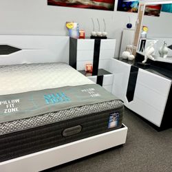 CRAZY DEAL NOW🤑Beautiful White Lacquer 5pc Bedroom Furniture Set Available (Limited Time)$1099