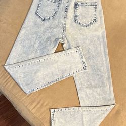 Women’s High-Waisted Skinny Jeans w Belt