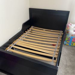 Expandible Twin Bed With Mattresses 