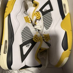 Jordan 4s