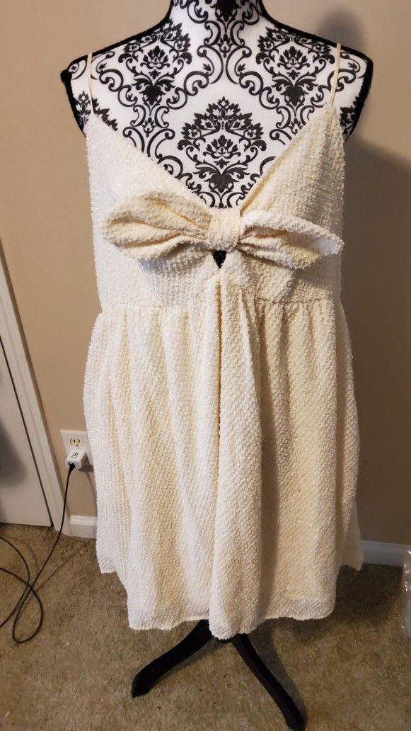 Women Cream Spaghetti Strap Mini Dress Size Large