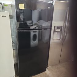 Maytag 18cf With Ice Maker Top Freezer Fridge 