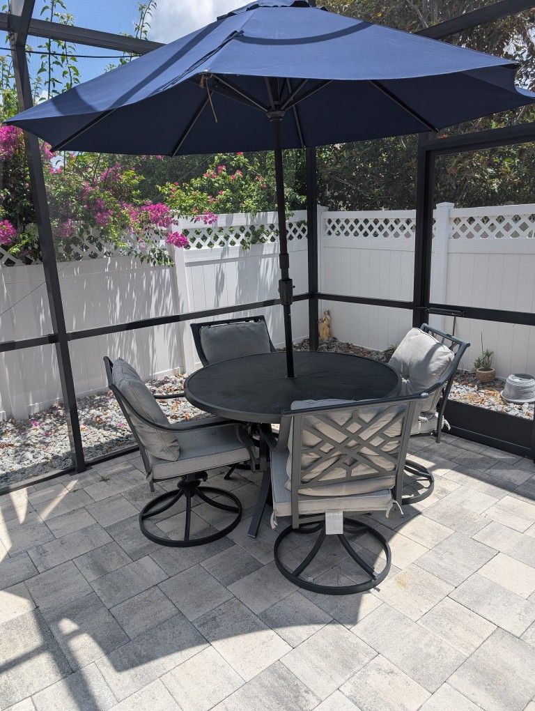 Outdoor Patio Set With Umbrella
