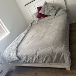 White Sawyer Queen Bedroom Set 