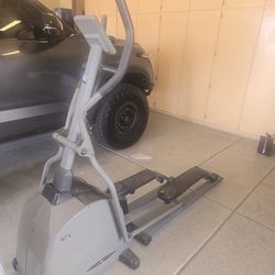 HRC X6200 Elliptical Trainer – Solid, Smooth, Works Great