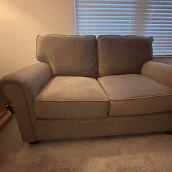 Must Go .. Broyhill Loveseat Sofa - Never Sat In