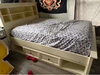 Full size bed