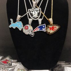 New 24 Inch Chains W/ NFL Sports Pendants 