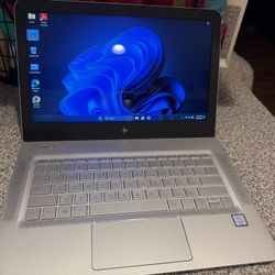 HP Envy Notebook 13” laptop Windows 11 like new! 