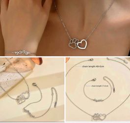 Paw 🐾 pet necklace and bracelet set / NEW/ Will include a bag