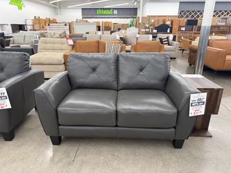 Trento Gray Loveseat