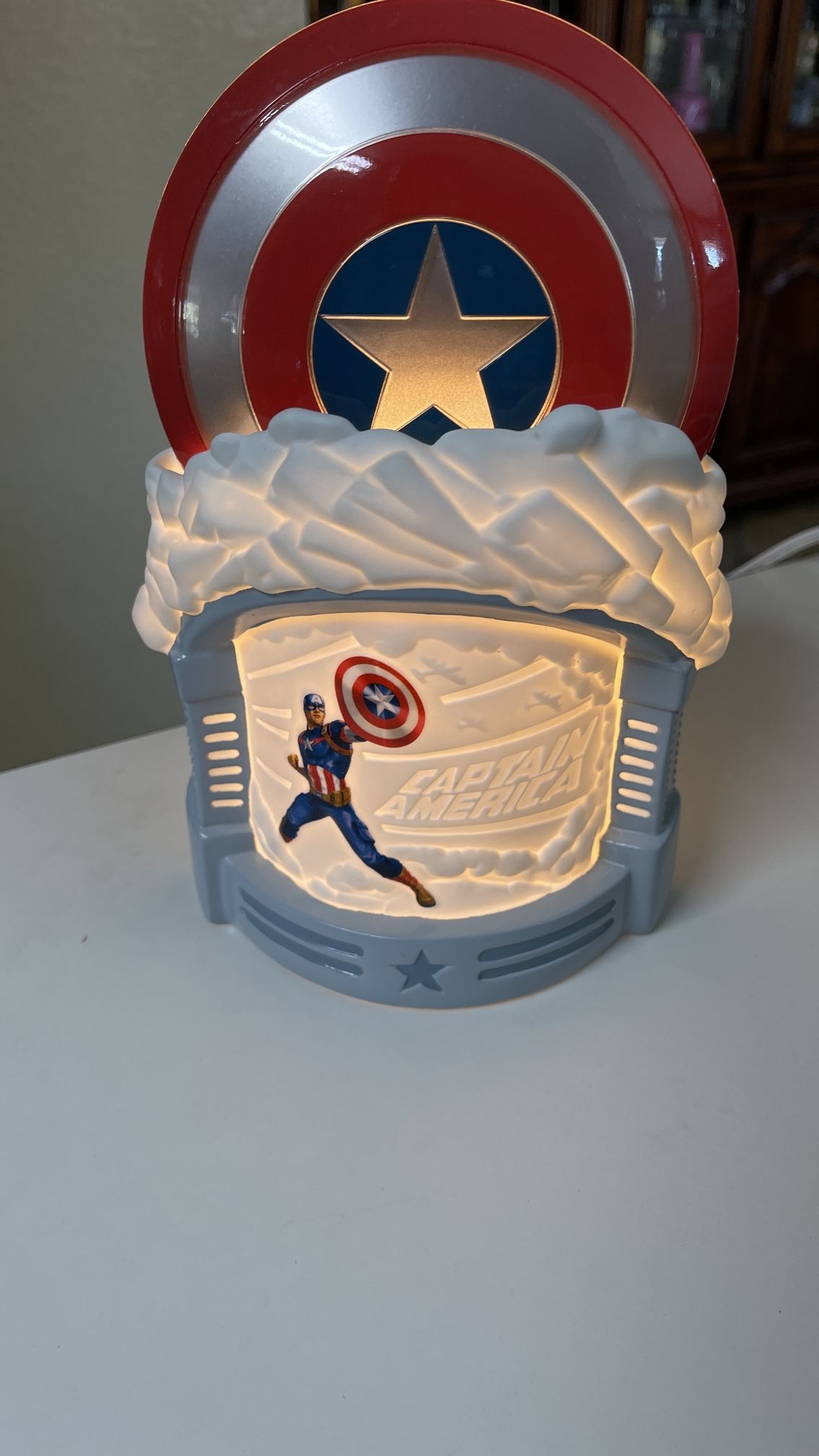 Scentsy Marvel Captain America Warmer with light/night light 