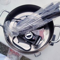 NEW IN OPEN BOX  CUISINART FONDUE SET