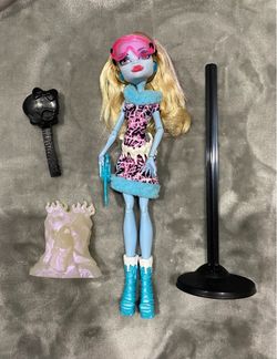 Monster High Abbey Bominable Art Class Doll with Accessories 2013