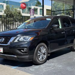 2020 Nissan Pathfinder SV