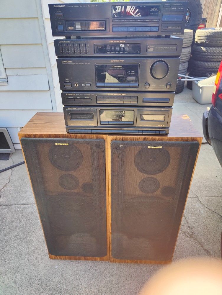 Vintage Pioneer Stereo System w/ CS-M555 Speakers