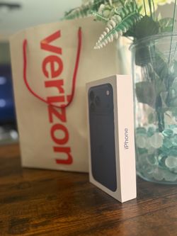 Verizon iPhone 17 pro max (256) NEVER OPENED